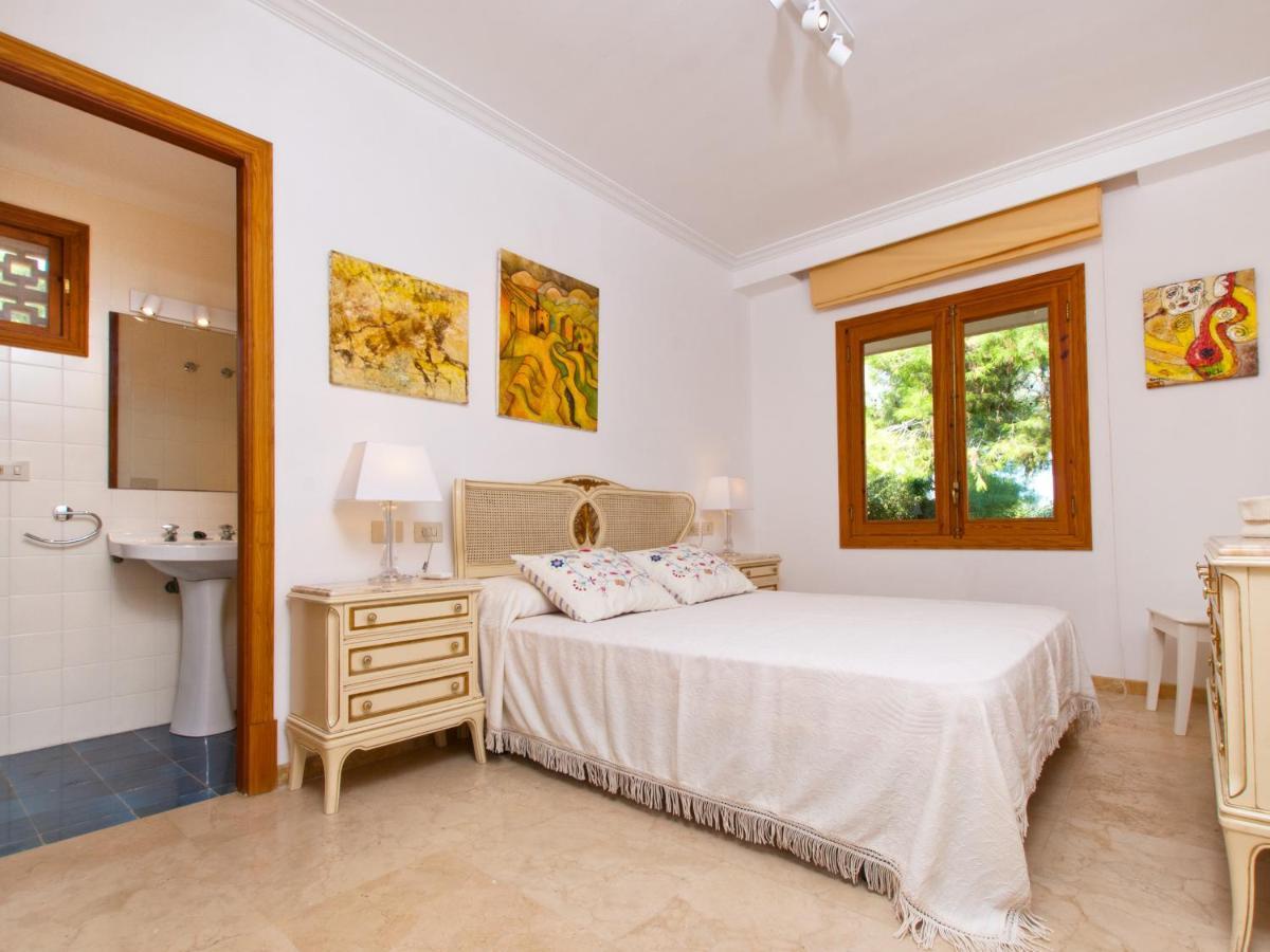 Villa Tita De Manresa, Con Jardines Y Vista Mar 阿尔库迪亚 外观 照片